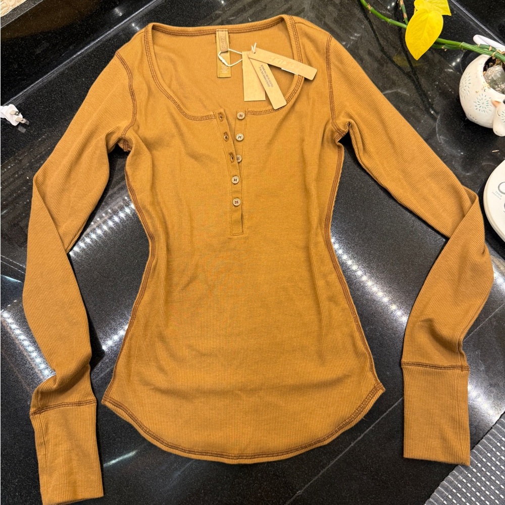 SKIMS cotton rib scoop neck Henley Top - chai